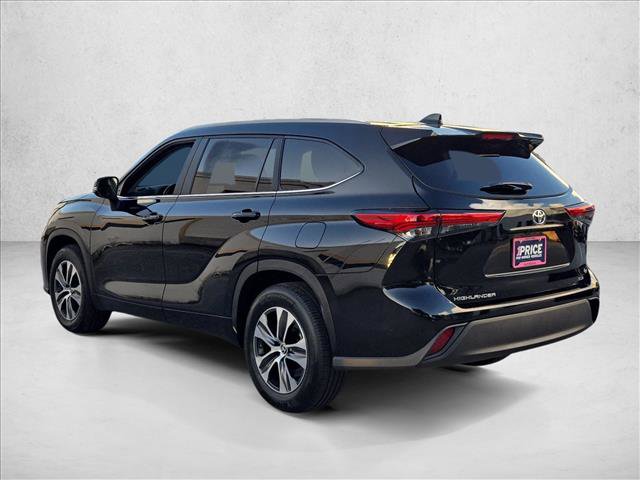 Used 2023 Toyota Highlander XLE FWD image 8