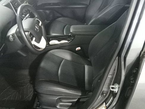 Used 2016 Toyota Prius Three Touring FWD image 9
