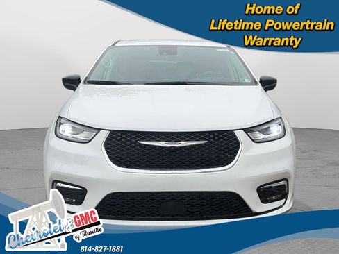 Used 2024 Chrysler Pacifica Touring-L FWD image 4