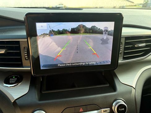 Used 2020 Ford Explorer XLT w/ Equipment Group 202A AWD/4WD image 25