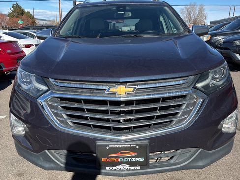 Used 2018 Chevrolet Equinox Premier image 2