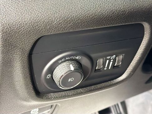 Used 2023 Jeep Grand Cherokee L Limited AWD/4WD image 10