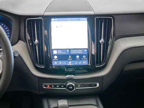 Certified 2025 Volvo XC60 B5 Plus AWD/4WD image 28