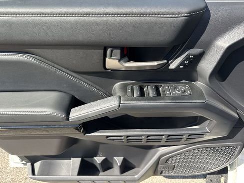 Used 2025 Toyota 4Runner Limited AWD/4WD image 22