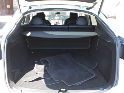 Used 2023 Tesla Model Y Long Range AWD/4WD image 39