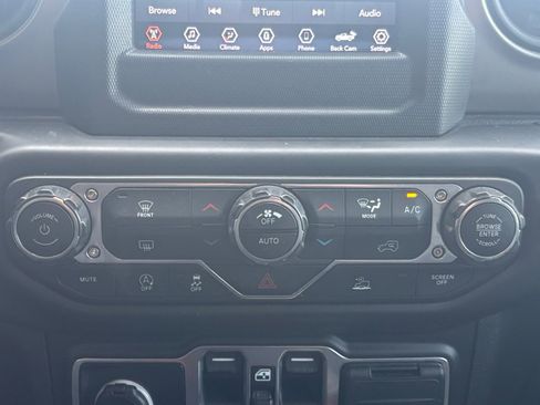 Used 2020 Jeep Gladiator Sport w/ Quick Order Package 24S image 4