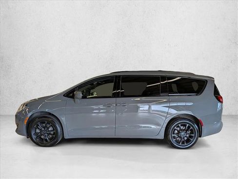 Used 2020 Chrysler Pacifica Touring-L w/ Advanced Safetytec Group AWD/4WD image 9