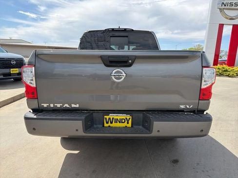 Used 2022 Nissan Titan SV RWD image 6