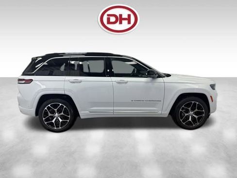 New 2025 Jeep Grand Cherokee Summit image 2
