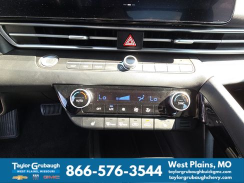 Used 2025 Hyundai Elantra SEL FWD image 23