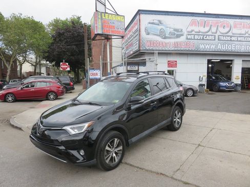 Used 2018 Toyota RAV4 XLE w/ Plus Extra Value Package AWD/4WD image 2