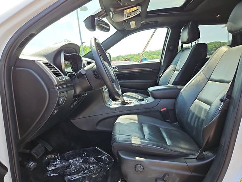 Used 2018 Jeep Grand Cherokee Limited AWD/4WD image 13