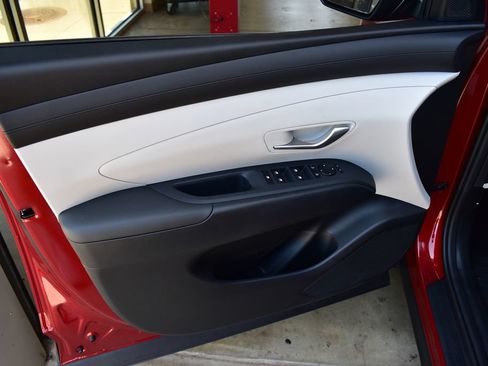 Used 2025 Hyundai Tucson SEL FWD image 13