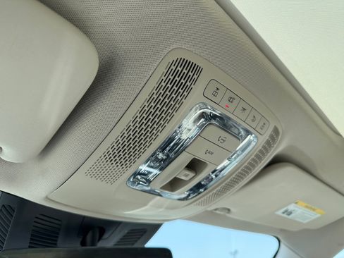 Used 2023 Mercedes-Benz GLB 250 4MATIC w/ Premium Package image 19