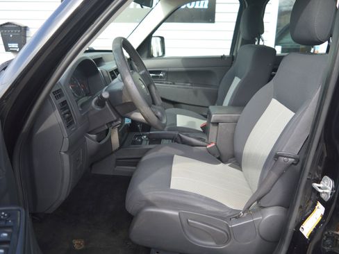 Used 2010 Jeep Liberty Sport image 10