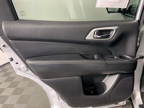 Used 2019 Nissan Pathfinder SL image 27