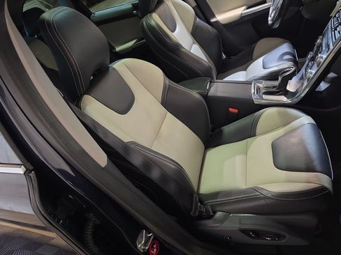 Used 2017 Volvo XC60 T6 Dynamic w/ Preferred Option Package AWD/4WD image 26
