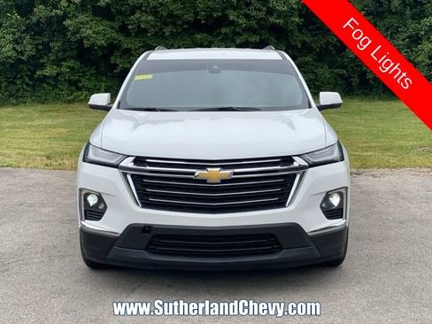 Used 2023 Chevrolet Traverse LT FWD image 2