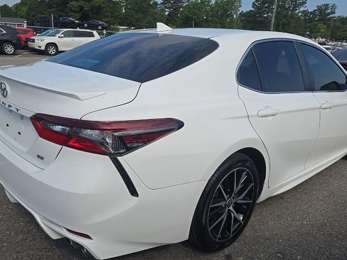 Used 2021 Toyota Camry SE FWD image 5