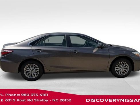 Used 2016 Toyota Camry LE FWD image 5