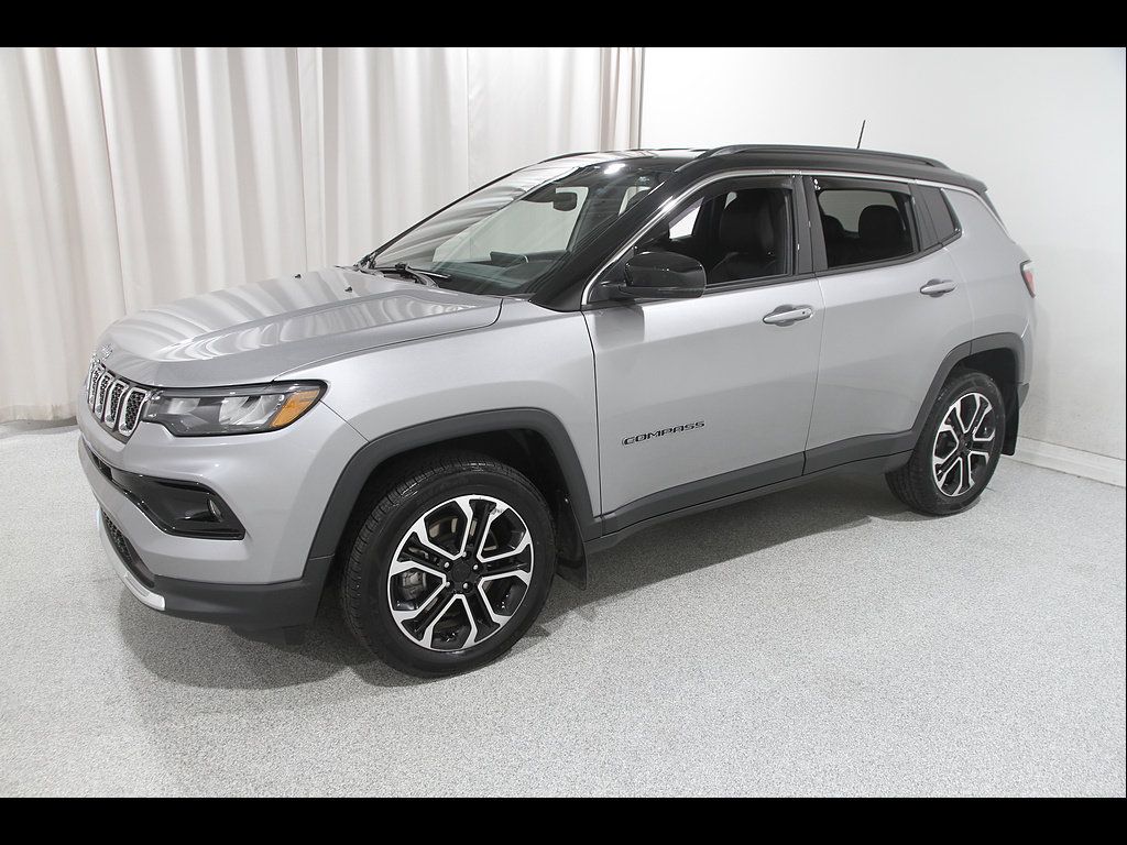 Used 2023 Jeep Compass Limited AWD/4WD image 3