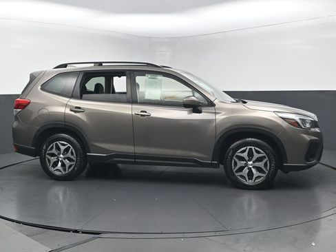 Used 2021 Subaru Forester Premium AWD/4WD image 6