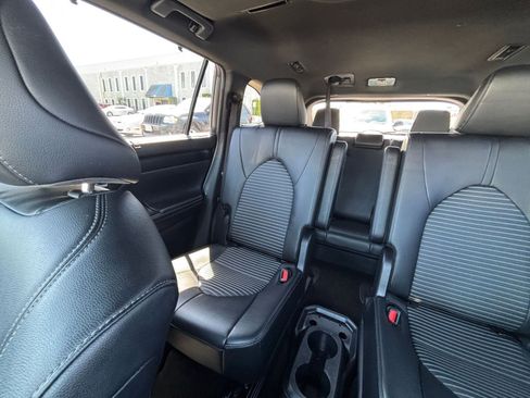 Used 2025 Toyota Highlander XSE AWD/4WD image 43