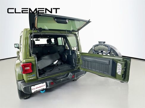 Used 2023 Jeep Wrangler Unlimited Sahara w/ Cold Weather Group image 10