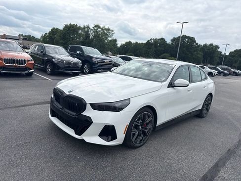 Used 2025 BMW i5 xDrive40 w/ M Sport Package AWD/4WD image 3