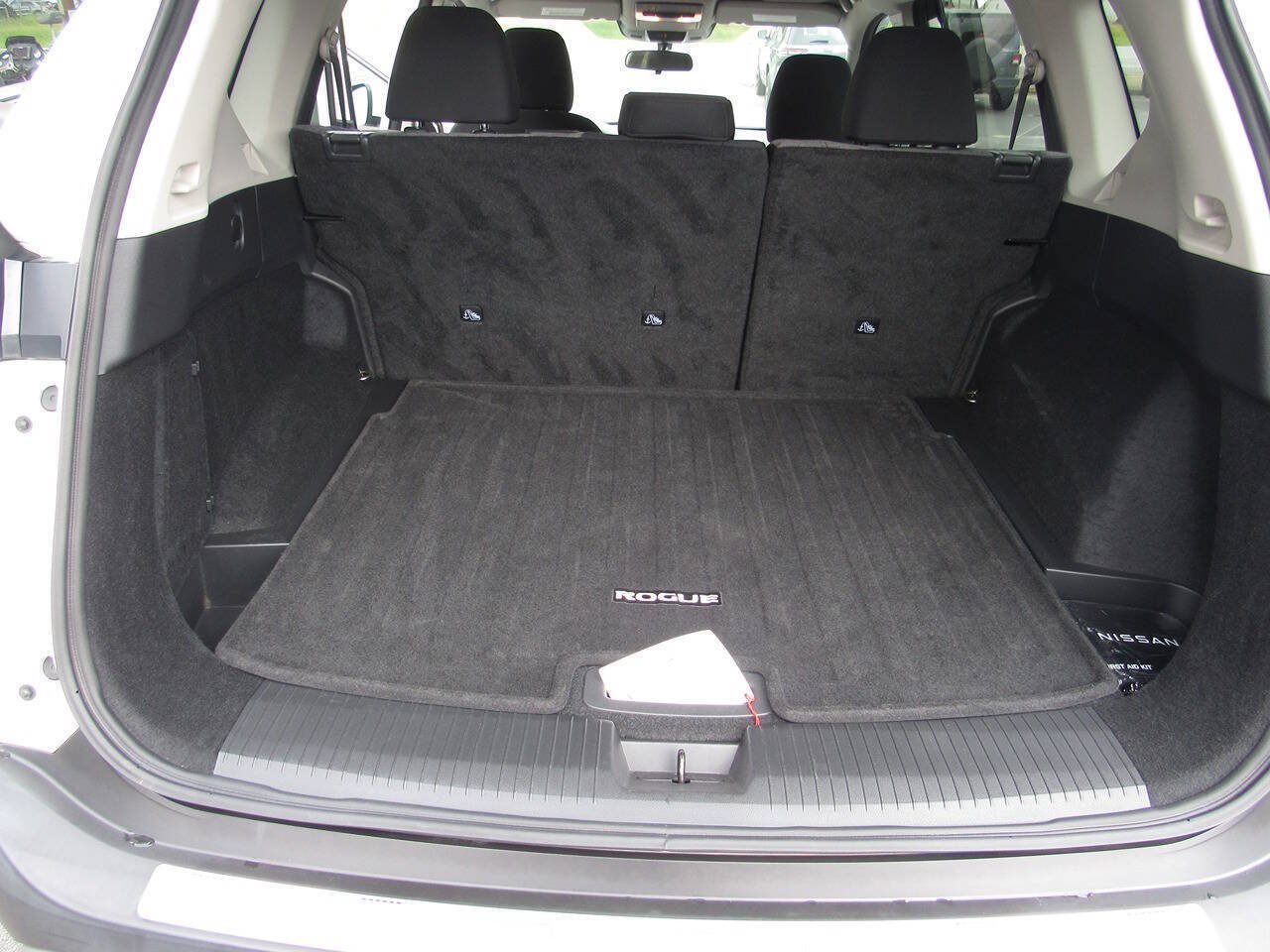 Used 2021 Nissan Rogue SV FWD image 22