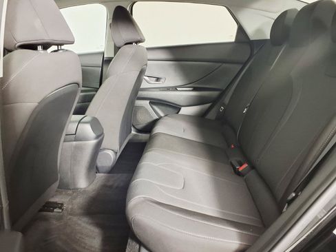 Certified 2023 Hyundai Elantra SE FWD image 13