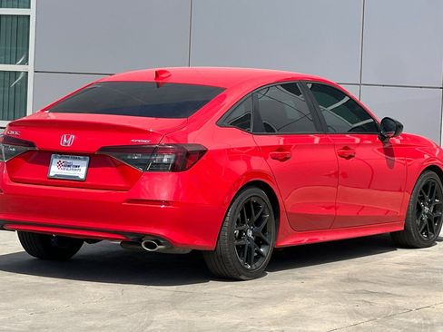Used 2025 Honda Civic Sport image 4