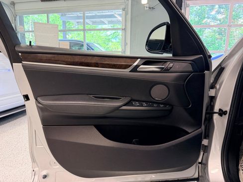 Used 2017 BMW X3 sDrive28i RWD image 16