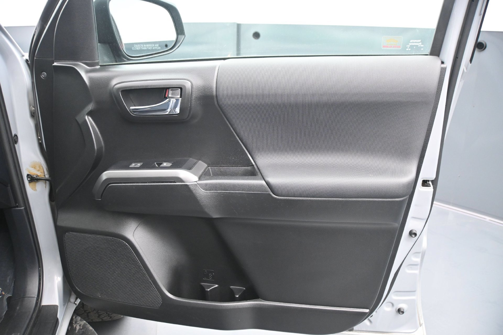 Used 2020 Toyota Tacoma TRD Sport AWD/4WD image 12