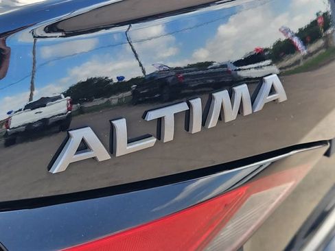 Used 2025 Nissan Altima 2.5 SV FWD image 12