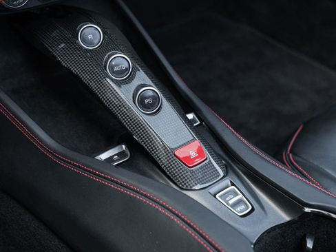 Used 2015 Ferrari California T image 21