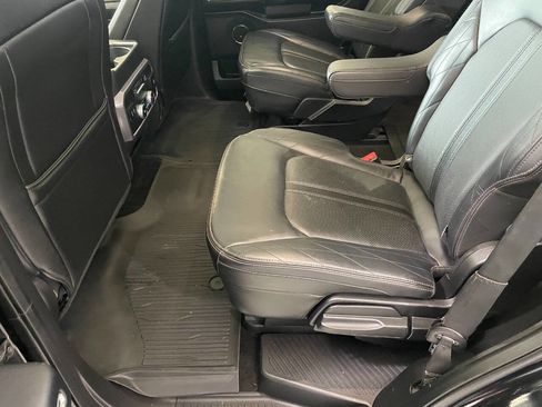 Used 2018 Ford Expedition Platinum image 21