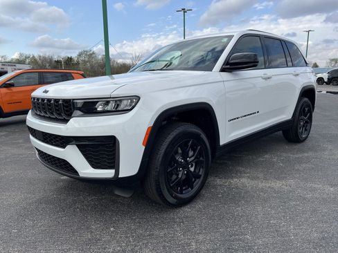 New 2026 Jeep Grand Cherokee Altitude AWD/4WD image 9
