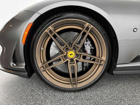 Used 2021 Ferrari 812 GTS image 28