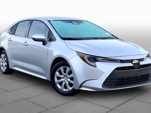 Used 2026 Toyota Corolla LE FWD image 3