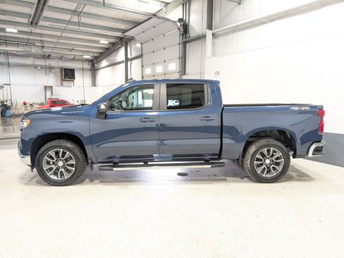 Used 2022 Chevrolet Silverado 1500 LT AWD/4WD image 6
