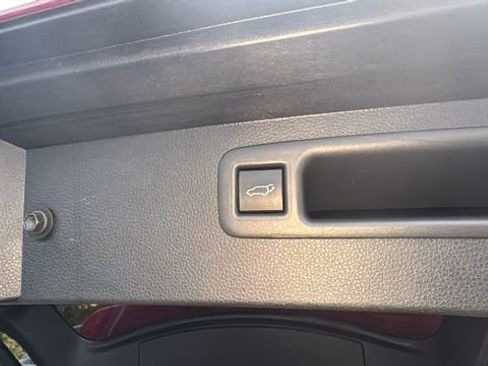 Used 2024 Toyota Highlander LE image 38