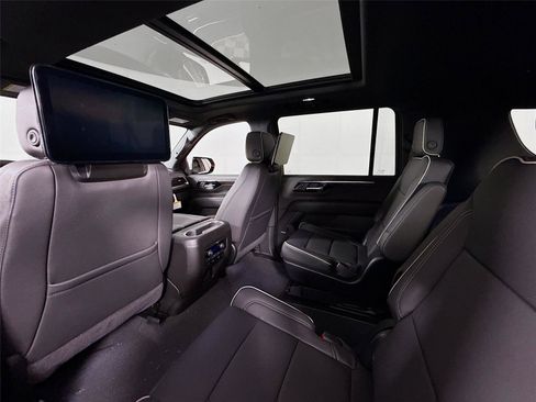 New 2026 Chevrolet Suburban Premier image 37