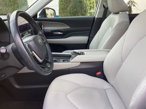 Used 2024 Toyota Grand Highlander AWD image 4