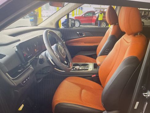 Used 2026 Kia Carnival EX image 6