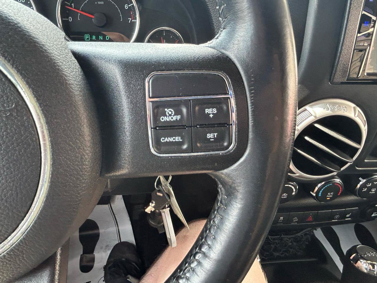 Used 2015 Jeep Wrangler Unlimited Sahara w/ Connectivity Group AWD/4WD image 18