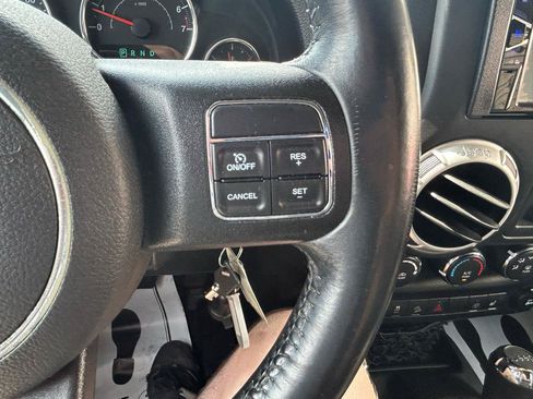 Used 2015 Jeep Wrangler Unlimited Sahara w/ Connectivity Group AWD/4WD image 18