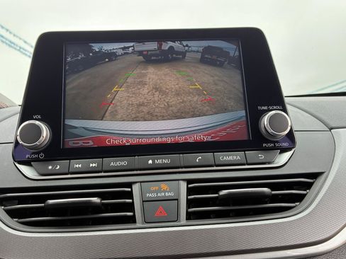 Used 2024 Nissan Altima 2.5 SR FWD image 19