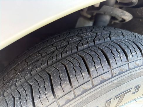 Used 2023 Chrysler Pacifica Touring-L FWD image 11