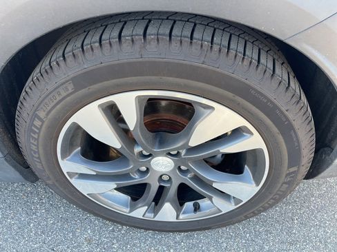 Used 2018 Buick Regal Essence w/ Driver Confidence Package #1 image 9